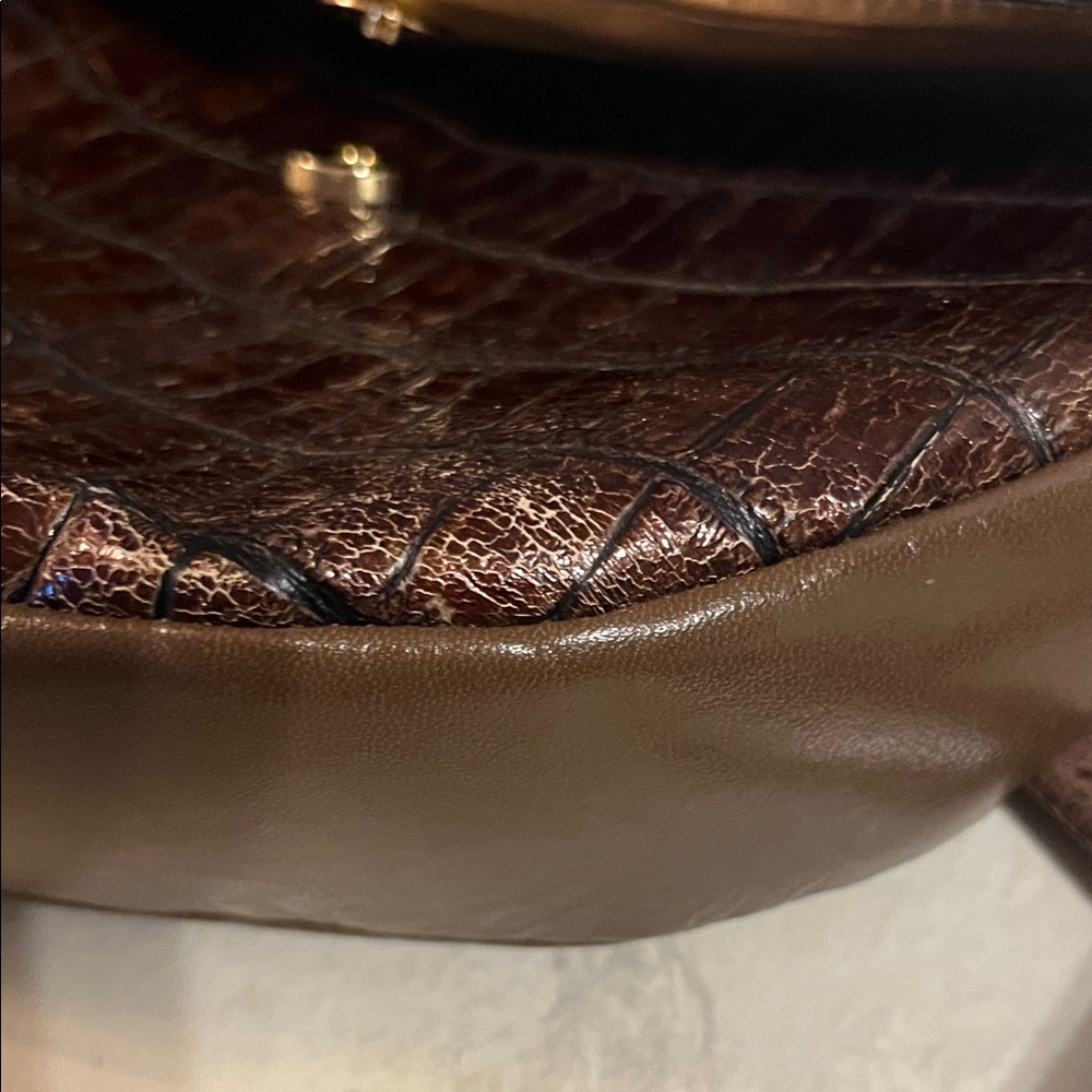 Stylish Brown Croc-Embossed Shoulder Bag - Picture 8 of 9